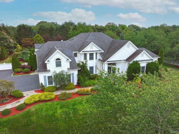 2 Andiron Court, Dix Hills NY 11746