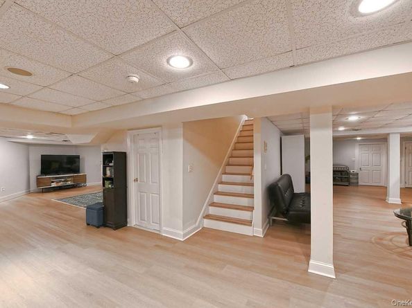 2 Andiron Court, East Northport NY 11746