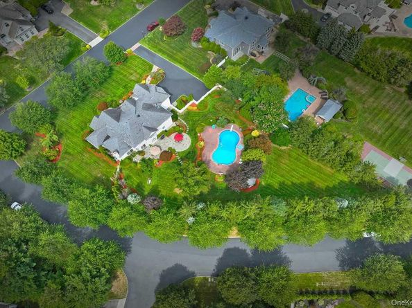 2 Andiron Court, Dix Hills NY 11746