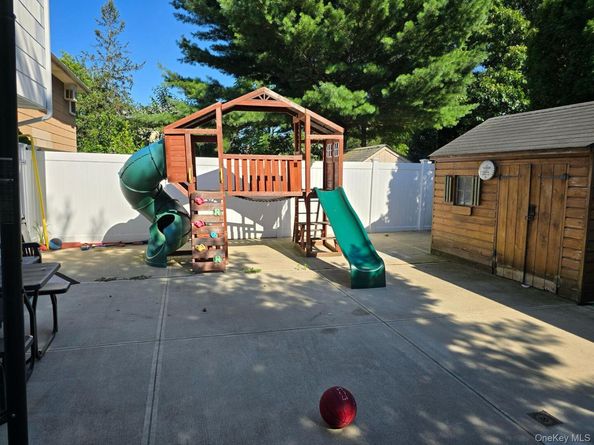 263 Village Avenue, Lynbrook NY 11563