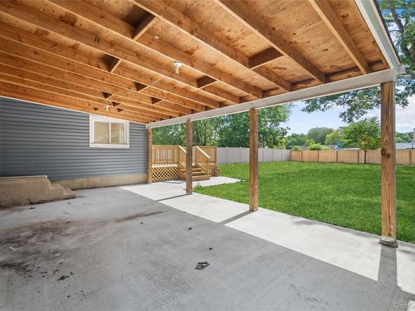14 21st Avenue, Bay Shore NY 11706