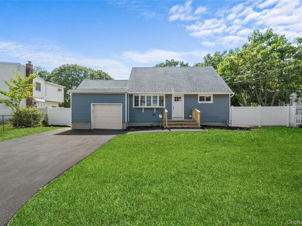14 21st Avenue, Bay Shore NY 11706