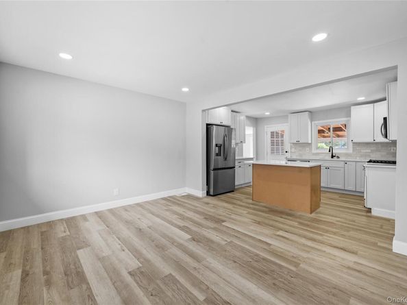 14 21st Avenue, Bay Shore NY 11706