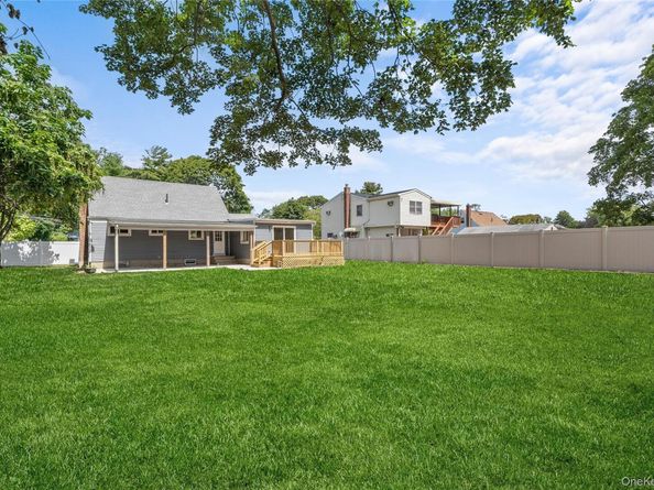 14 21st Avenue, Bay Shore NY 11706