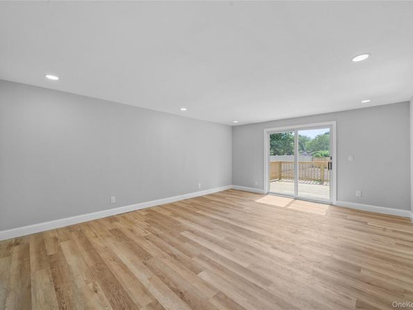 14 21st Avenue, Bay Shore NY 11706