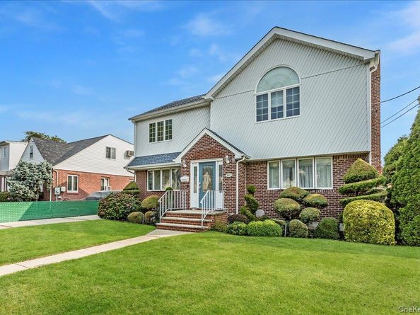 922 N 1st Street, New Hyde Park NY 11040