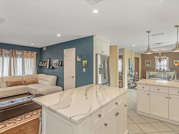 922 N 1st Street, New Hyde Park NY 11040