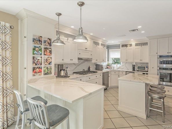 922 N 1st Street, New Hyde Park NY 11040
