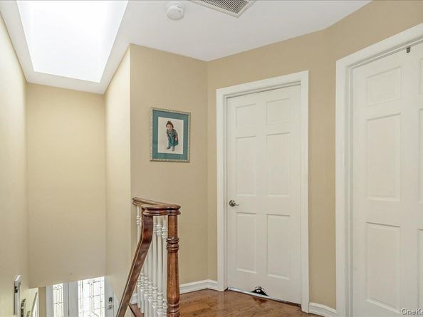 922 N 1st Street, New Hyde Park NY 11040