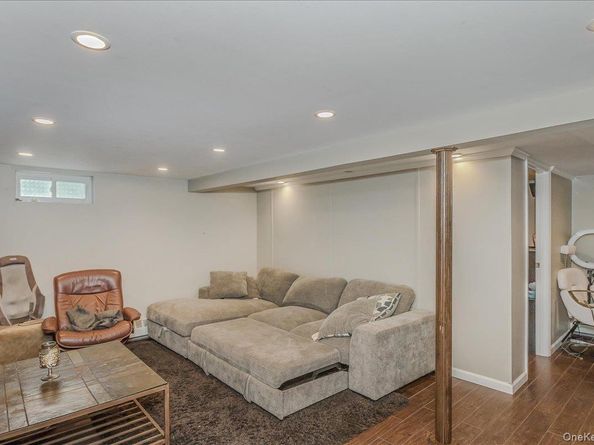 922 N 1st Street, New Hyde Park NY 11040