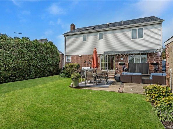 922 N 1st Street, New Hyde Park NY 11040