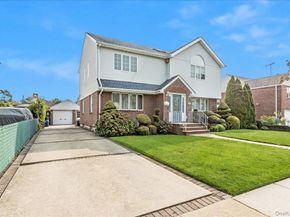 922 N 1st Street, New Hyde Park NY 11040