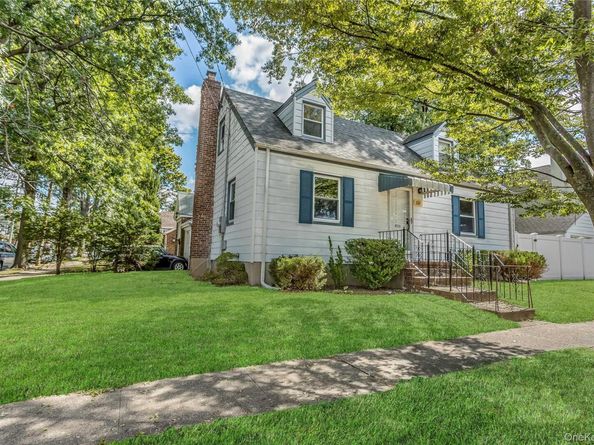 136 N 1st Street, New Hyde Park NY 11040
