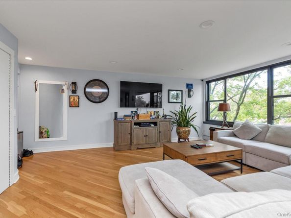 9-05 162 Street 6D, Beechhurst NY 11357