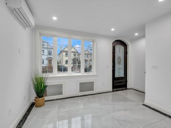 717 College Place, College Point NY 11356