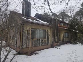 9 Haney Court, Manorville NY 11949