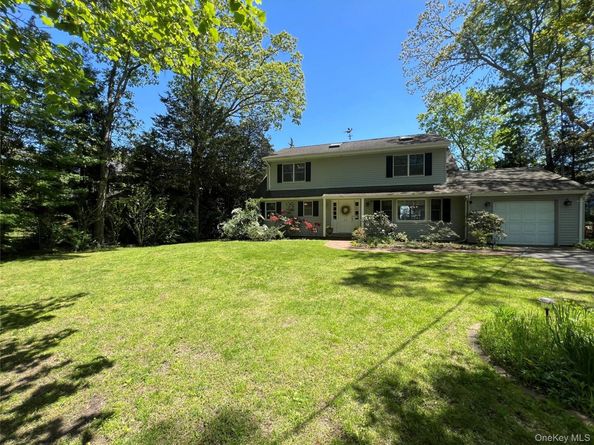 55 Leafy Way, Aquebogue NY 11931