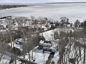 55 Leafy Way, Aquebogue NY 11931