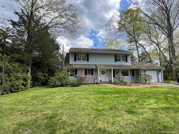 55 Leafy Way, Aquebogue NY 11931