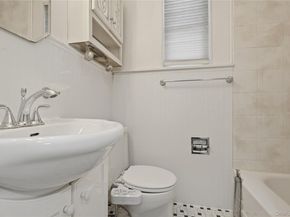 260-55 Union Turnpike B, Glen Oaks NY 11004