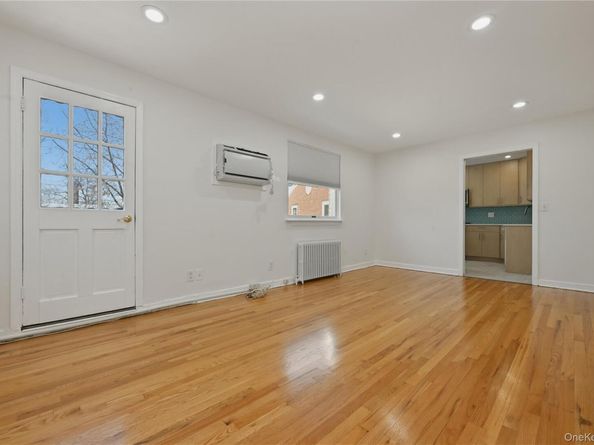 260-55 Union Turnpike B, Glen Oaks NY 11004