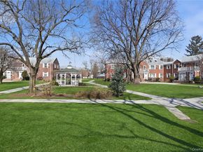 260-55 Union Turnpike B, Glen Oaks NY 11004