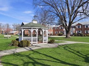 260-55 Union Turnpike B, Glen Oaks NY 11004