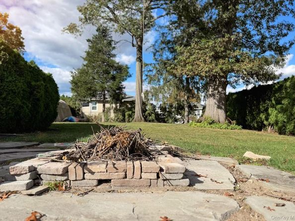 1543 William Street, North Merrick NY 11566