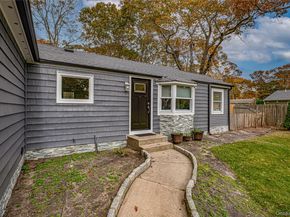 39 Lynncliff Road, Hampton Bays NY 11946