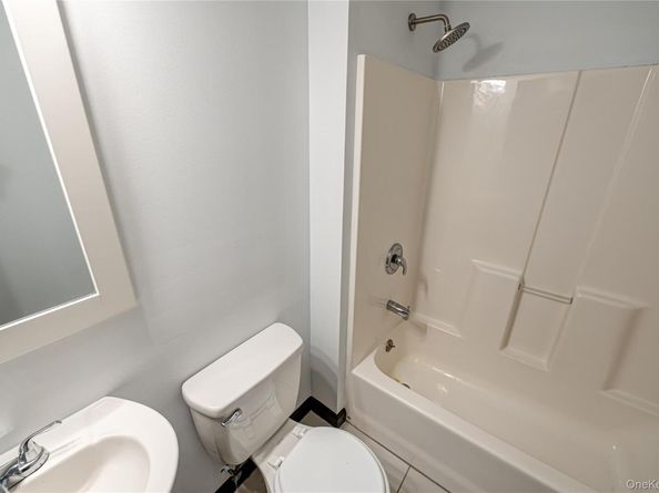 39 Lynncliff Road, Hampton Bays NY 11946