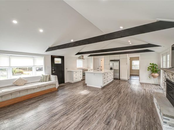 39 Lynncliff Road, Hampton Bays NY 11946