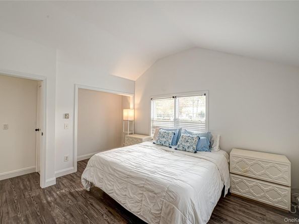 39 Lynncliff Road, Hampton Bays NY 11946