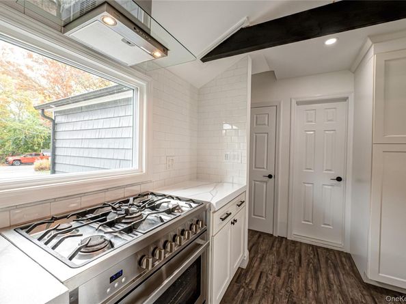 39 Lynncliff Road, Hampton Bays NY 11946