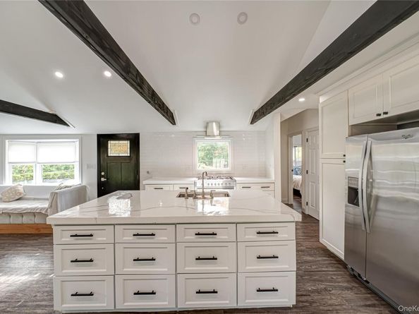 39 Lynncliff Road, Hampton Bays NY 11946