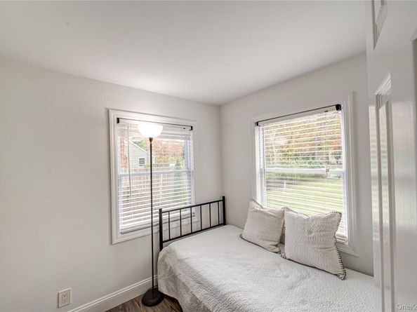 39 Lynncliff Road, Hampton Bays NY 11946