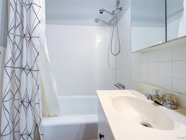 66-01 Burns Street 4N, Rego Park NY 11374