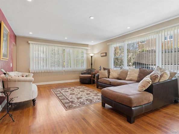 14 Bell Court, Bellmore NY 11710