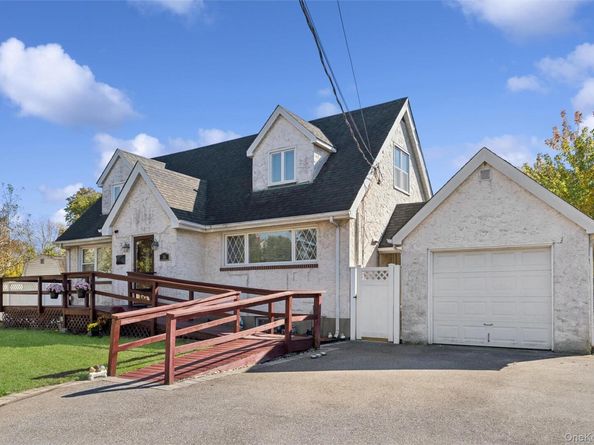 14 Bell Court, Bellmore NY 11710