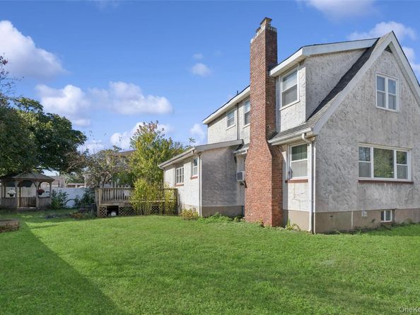14 Bell Court, Bellmore NY 11710