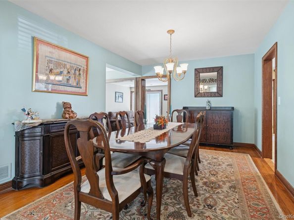 14 Bell Court, Bellmore NY 11710