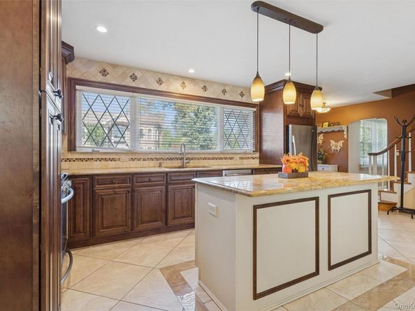 14 Bell Court, Bellmore NY 11710