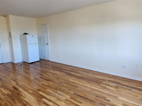 222-89 Braddock Ave 6D, Bellerose NY 11426