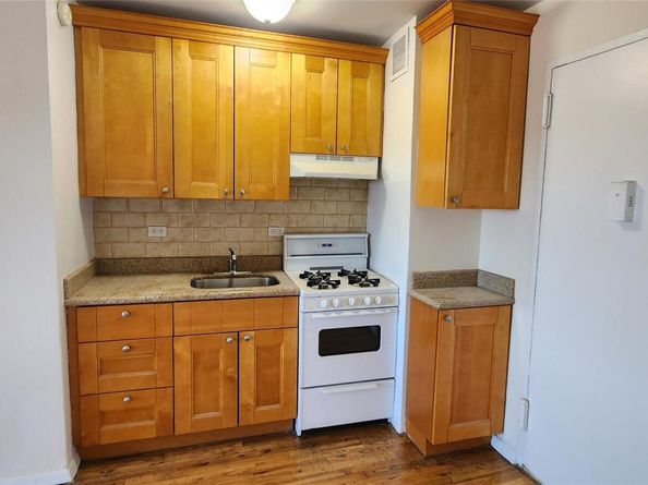 222-89 Braddock Ave 6D, Bellerose NY 11426
