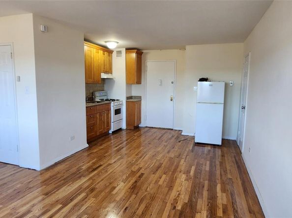 222-89 Braddock Ave 6D, Bellerose NY 11426