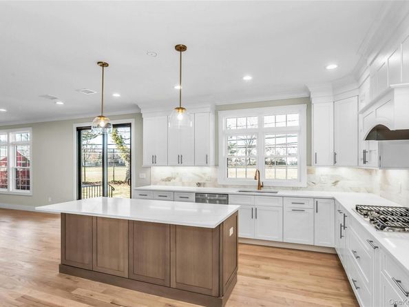 47 Shelter Hill Road, Plainview NY 11803