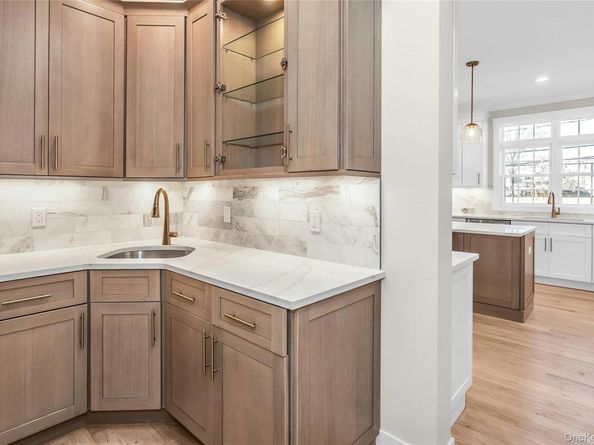 47 Shelter Hill Road, Plainview NY 11803