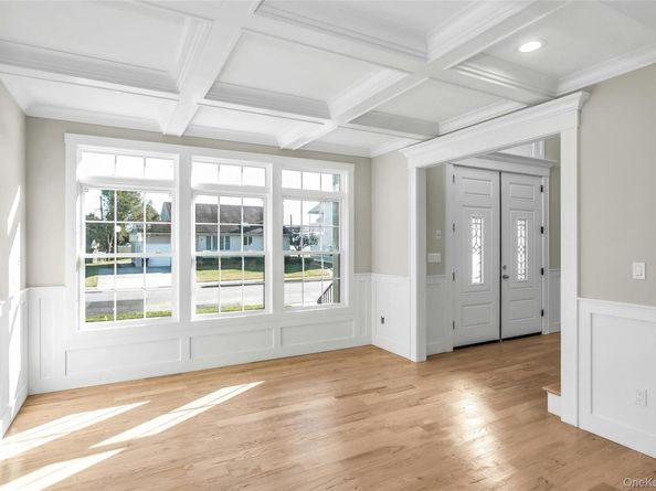 47 Shelter Hill Road, Plainview NY 11803