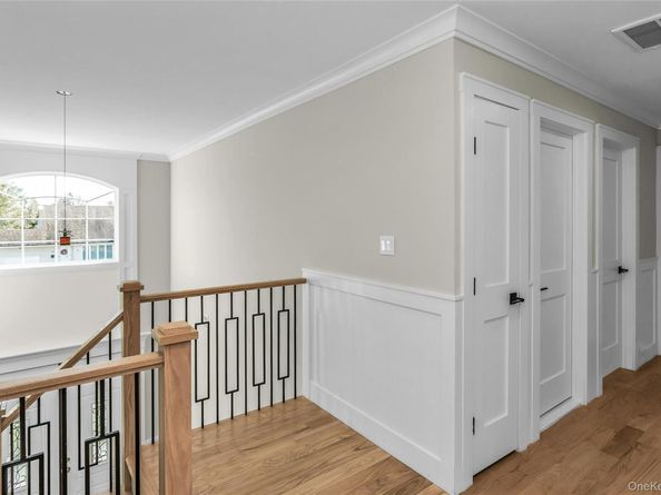 47 Shelter Hill Road, Plainview NY 11803