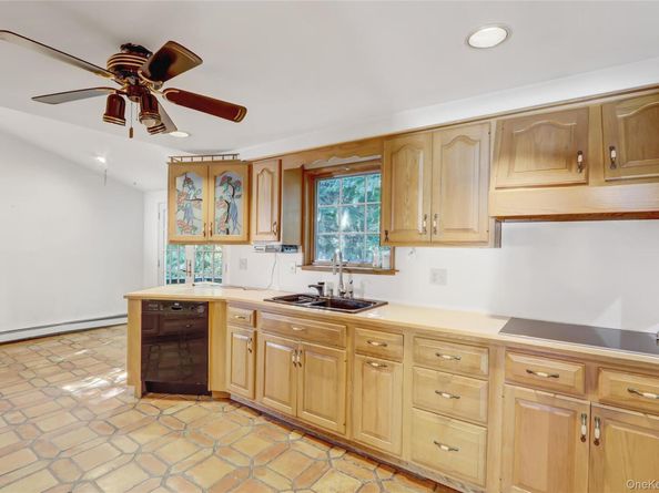 82 Barry Lane, Syosset NY 11791