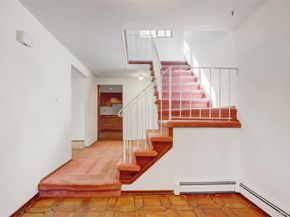 82 Barry Lane, Syosset NY 11791